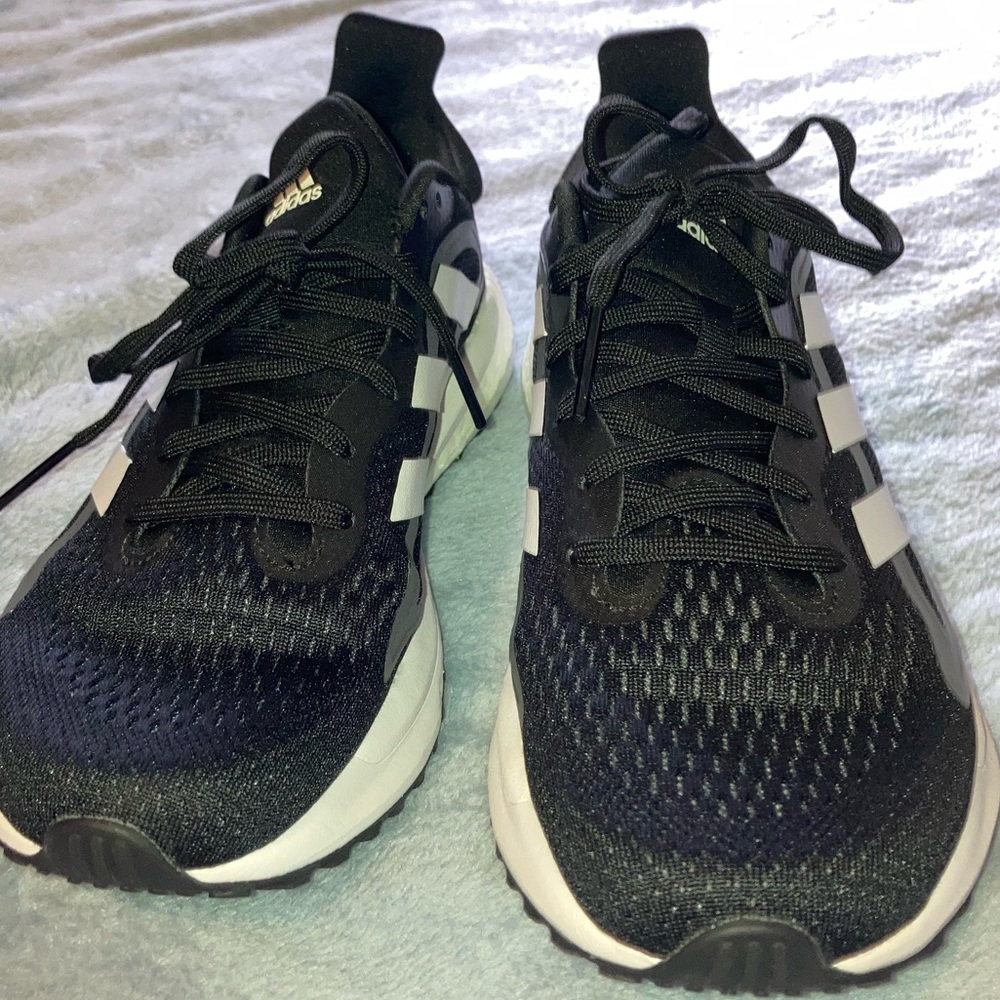 Womens Adidas shoe solarglide size 7